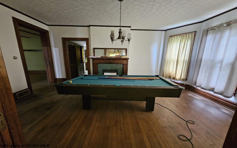 439 Chestnut Street, Clarksburg, West Virginia 26301, 5 Bedrooms Bedrooms, 11 Rooms Rooms,2 BathroomsBathrooms,Single Family Detached,For Sale,Chestnut,10160954