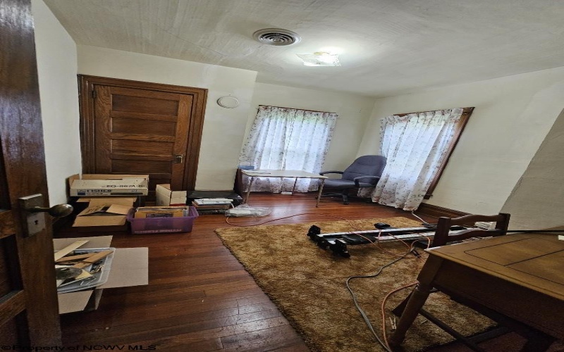 439 Chestnut Street, Clarksburg, West Virginia 26301, 5 Bedrooms Bedrooms, 11 Rooms Rooms,2 BathroomsBathrooms,Single Family Detached,For Sale,Chestnut,10160954