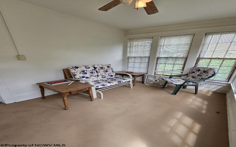 439 Chestnut Street, Clarksburg, West Virginia 26301, 5 Bedrooms Bedrooms, 11 Rooms Rooms,2 BathroomsBathrooms,Single Family Detached,For Sale,Chestnut,10160954