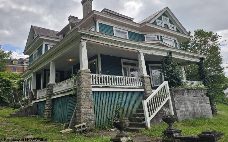 439 Chestnut Street, Clarksburg, West Virginia 26301, 5 Bedrooms Bedrooms, 11 Rooms Rooms,2 BathroomsBathrooms,Single Family Detached,For Sale,Chestnut,10160954