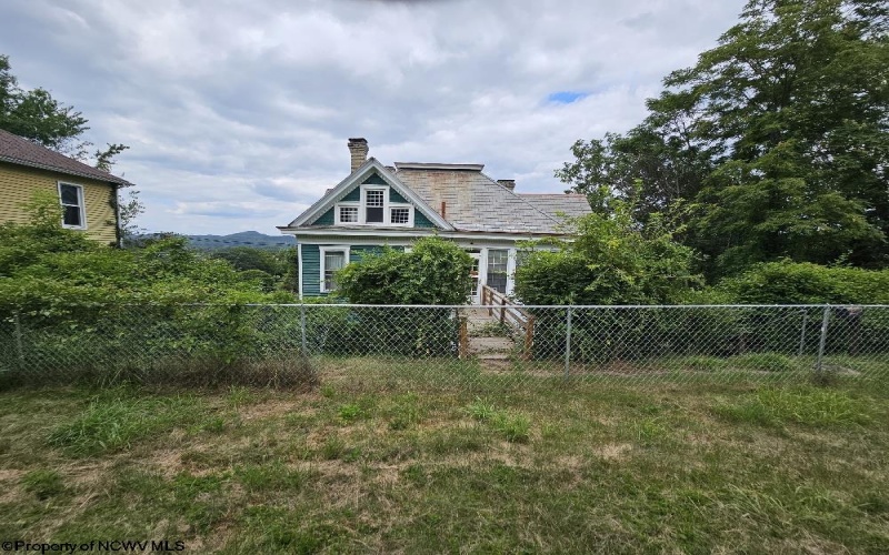 439 Chestnut Street, Clarksburg, West Virginia 26301, 5 Bedrooms Bedrooms, 11 Rooms Rooms,2 BathroomsBathrooms,Single Family Detached,For Sale,Chestnut,10160954
