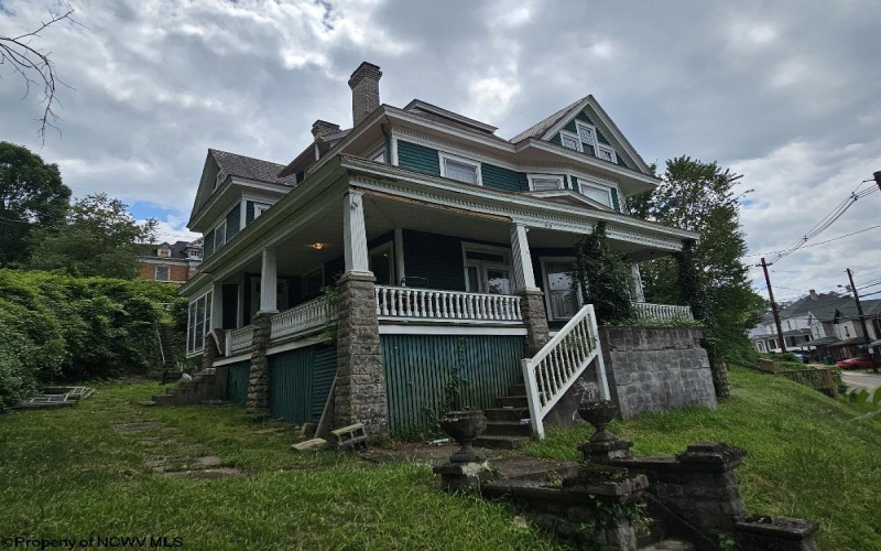 439 Chestnut Street, Clarksburg, West Virginia 26301, 5 Bedrooms Bedrooms, 11 Rooms Rooms,2 BathroomsBathrooms,Single Family Detached,For Sale,Chestnut,10160954