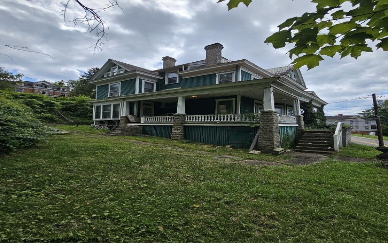 439 Chestnut Street, Clarksburg, West Virginia 26301, 5 Bedrooms Bedrooms, 11 Rooms Rooms,2 BathroomsBathrooms,Single Family Detached,For Sale,Chestnut,10160954
