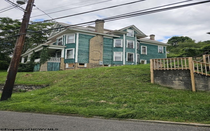 439 Chestnut Street, Clarksburg, West Virginia 26301, 5 Bedrooms Bedrooms, 11 Rooms Rooms,2 BathroomsBathrooms,Single Family Detached,For Sale,Chestnut,10160954