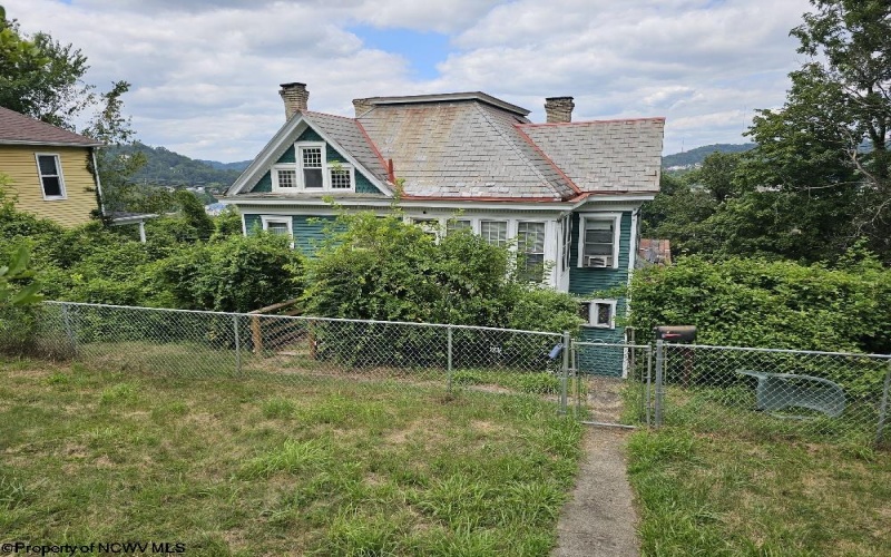 439 Chestnut Street, Clarksburg, West Virginia 26301, 5 Bedrooms Bedrooms, 11 Rooms Rooms,2 BathroomsBathrooms,Single Family Detached,For Sale,Chestnut,10160954