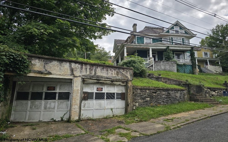 439 Chestnut Street, Clarksburg, West Virginia 26301, 5 Bedrooms Bedrooms, 11 Rooms Rooms,2 BathroomsBathrooms,Single Family Detached,For Sale,Chestnut,10160954