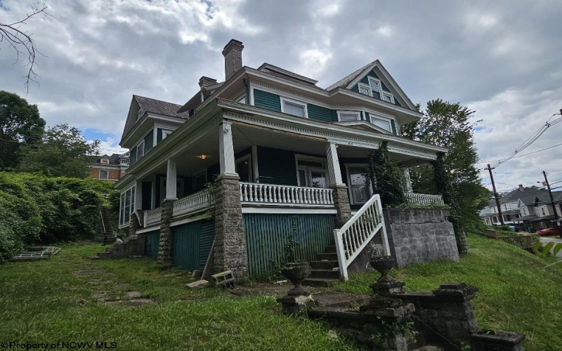 439 Chestnut Street, Clarksburg, West Virginia 26301, 5 Bedrooms Bedrooms, 11 Rooms Rooms,2 BathroomsBathrooms,Single Family Detached,For Sale,Chestnut,10160954