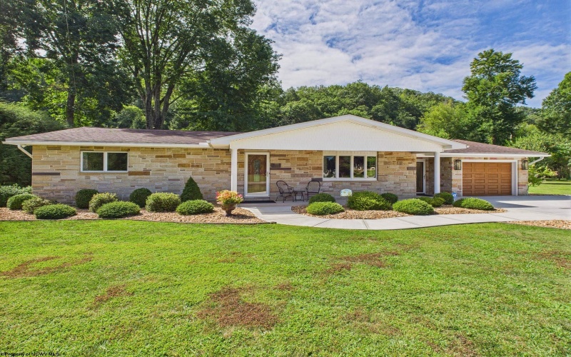 225 Sylvester Drive, Elkins, West Virginia 26241, 3 Bedrooms Bedrooms, 8 Rooms Rooms,2 BathroomsBathrooms,Single Family Detached,For Sale,Sylvester,10160981