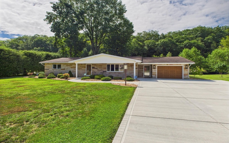 225 Sylvester Drive, Elkins, West Virginia 26241, 3 Bedrooms Bedrooms, 8 Rooms Rooms,2 BathroomsBathrooms,Single Family Detached,For Sale,Sylvester,10160981
