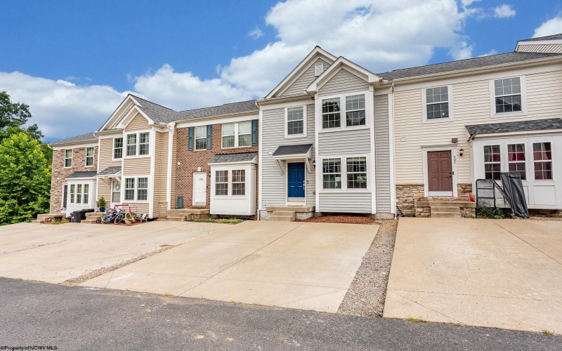 204 TREELINE Lane, Morgantown, West Virginia 26508, 4 Bedrooms Bedrooms, 8 Rooms Rooms,2 BathroomsBathrooms,Single Family Attached,For Sale,TREELINE,10160975