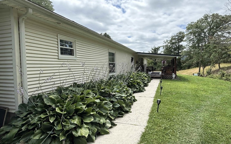 1689 Bell Crouch Road, Huttonsville, West Virginia 26273, 3 Bedrooms Bedrooms, 8 Rooms Rooms,2 BathroomsBathrooms,Single Family Detached,For Sale,Bell Crouch,10160976