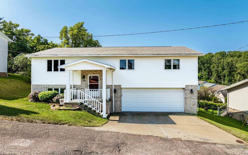 782 Briarwood Street, Morgantown, West Virginia 26508, 4 Bedrooms Bedrooms, 10 Rooms Rooms,2 BathroomsBathrooms,Single Family Detached,For Sale,Briarwood,10160968