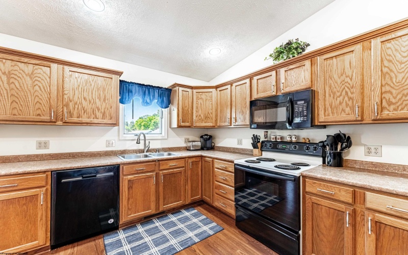 782 Briarwood Street, Morgantown, West Virginia 26508, 4 Bedrooms Bedrooms, 10 Rooms Rooms,2 BathroomsBathrooms,Single Family Detached,For Sale,Briarwood,10160968