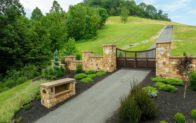 300 Mountain Retreat Drive, Horner, West Virginia 26372, 7 Bedrooms Bedrooms, 31 Rooms Rooms,7 BathroomsBathrooms,Single Family Detached,For Sale,Mountain Retreat,10160970