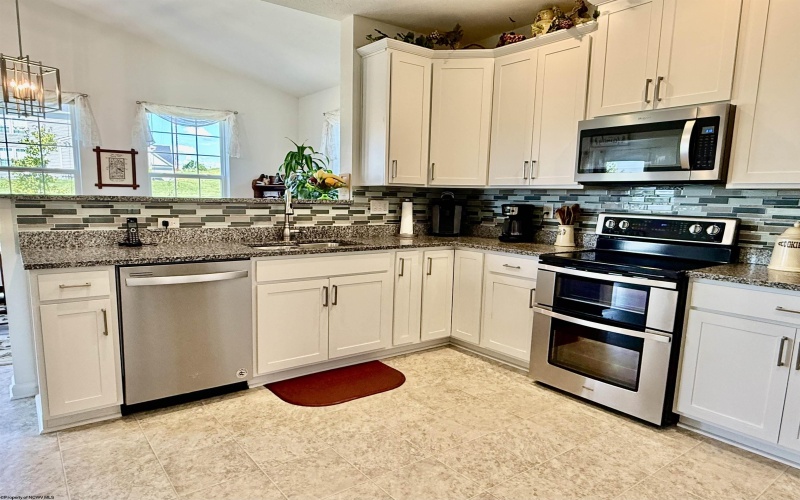 48 Manor Drive, Fairmont, West Virginia 26554, 4 Bedrooms Bedrooms, 9 Rooms Rooms,3 BathroomsBathrooms,Single Family Detached,For Sale,Manor,10160993