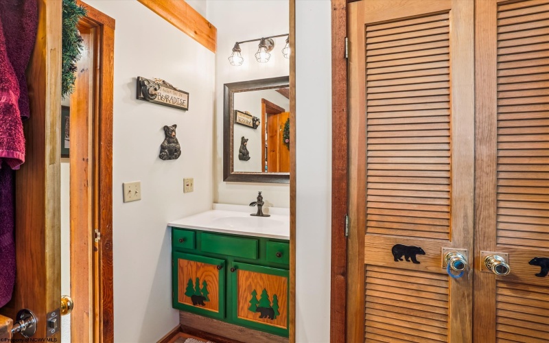 115 Grizzly Way, Davis, West Virginia 26260, 2 Bedrooms Bedrooms, 4 Rooms Rooms,2 BathroomsBathrooms,Single Family Detached,For Sale,Grizzly,10160986