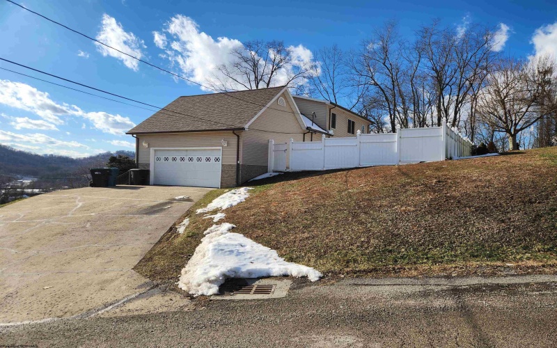 45 Overlook Drive, Bridgeport, West Virginia 26330, 5 Bedrooms Bedrooms, 12 Rooms Rooms,4 BathroomsBathrooms,Single Family Detached,For Sale,Overlook,10157861