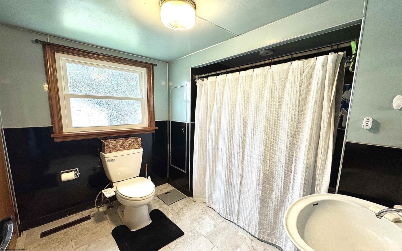 97 Sabraton Avenue, Fairmont, West Virginia 26554, 2 Bedrooms Bedrooms, 4 Rooms Rooms,1 BathroomBathrooms,Single Family Detached,For Sale,Sabraton,10160997