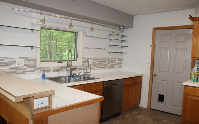 2535 Alpine Lake Road, Terra Alta, West Virginia 26537, 3 Bedrooms Bedrooms, 10 Rooms Rooms,3 BathroomsBathrooms,Single Family Detached,For Sale,Alpine Lake,10161012