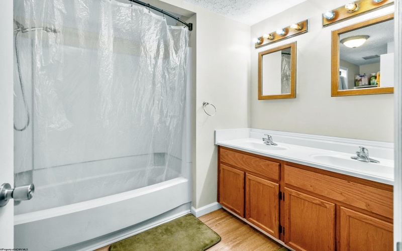 1426 Palace Drive, Morgantown, West Virginia 26508, 3 Bedrooms Bedrooms, 7 Rooms Rooms,3 BathroomsBathrooms,Residential Rentals,For Rent,Palace,10161001