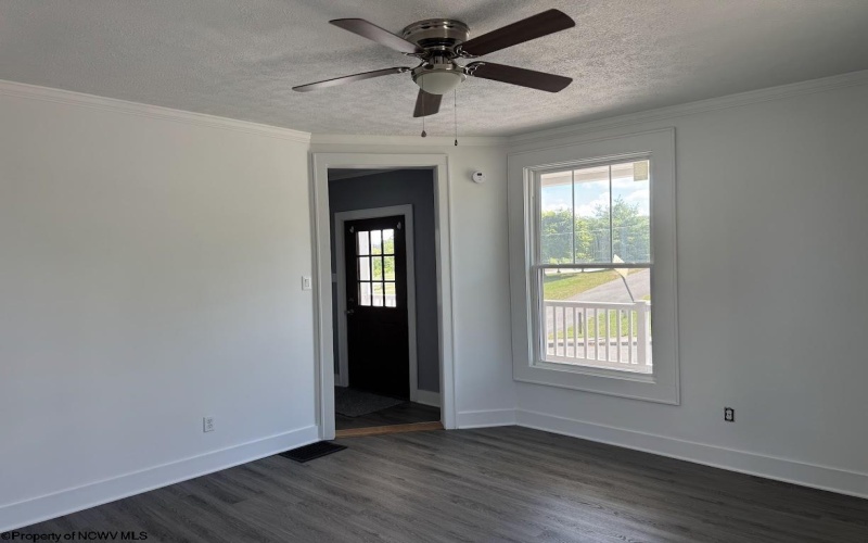 418 Columbia Street, Fairmont, West Virginia 26554, 4 Bedrooms Bedrooms, 8 Rooms Rooms,2 BathroomsBathrooms,Single Family Detached,For Sale,Columbia,10161008