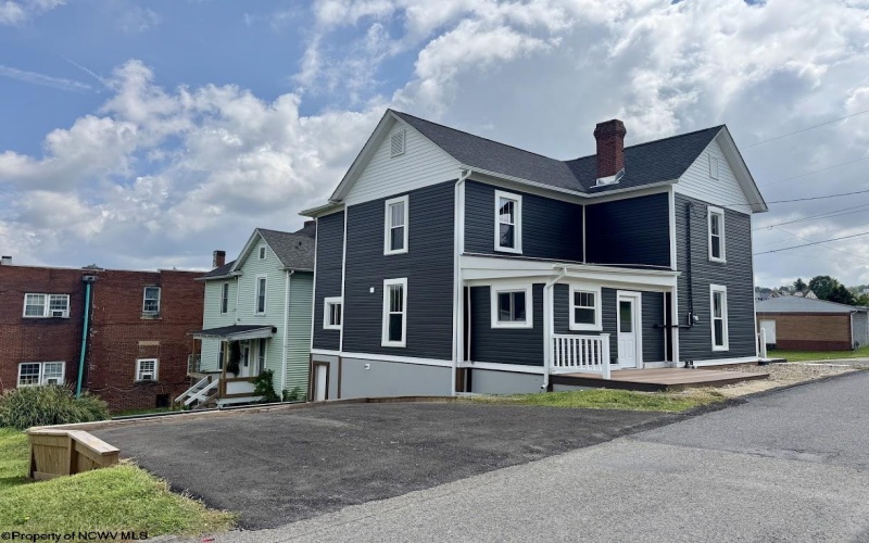 418 Columbia Street, Fairmont, West Virginia 26554, 4 Bedrooms Bedrooms, 8 Rooms Rooms,2 BathroomsBathrooms,Single Family Detached,For Sale,Columbia,10161008