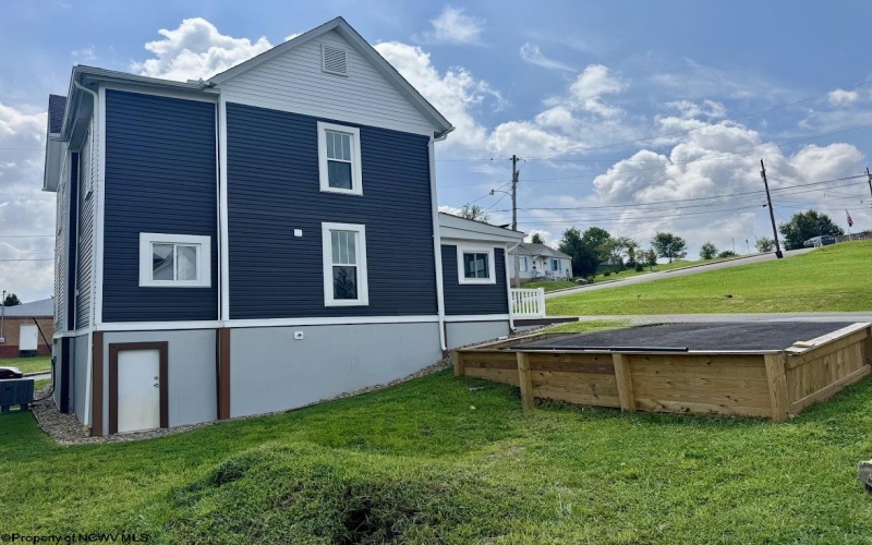 418 Columbia Street, Fairmont, West Virginia 26554, 4 Bedrooms Bedrooms, 8 Rooms Rooms,2 BathroomsBathrooms,Single Family Detached,For Sale,Columbia,10161008