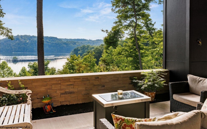 113 Lake Point, Morgantown, West Virginia 26508, 4 Bedrooms Bedrooms, 9 Rooms Rooms,3 BathroomsBathrooms,Single Family Detached,For Sale,Lake,10161006