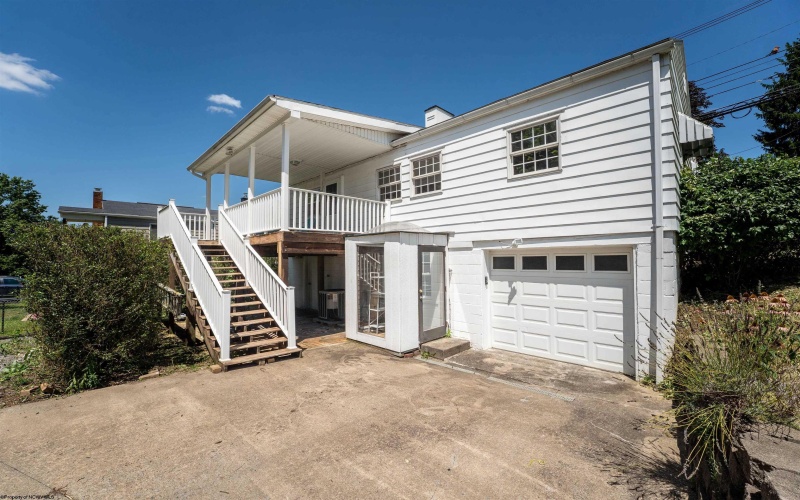 3233 University Avenue, Morgantown, West Virginia 26505, 3 Bedrooms Bedrooms, 7 Rooms Rooms,2 BathroomsBathrooms,Single Family Detached,For Sale,University,10161002
