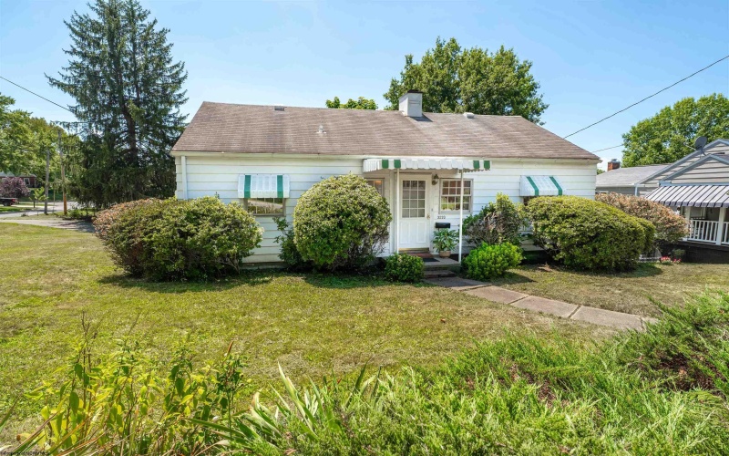 3233 University Avenue, Morgantown, West Virginia 26505, 3 Bedrooms Bedrooms, 7 Rooms Rooms,2 BathroomsBathrooms,Single Family Detached,For Sale,University,10161002