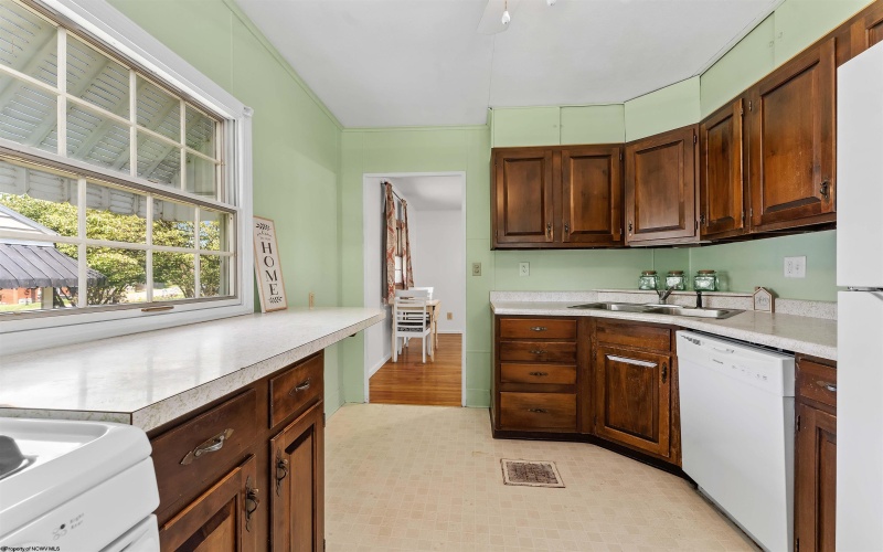 3233 University Avenue, Morgantown, West Virginia 26505, 3 Bedrooms Bedrooms, 7 Rooms Rooms,2 BathroomsBathrooms,Single Family Detached,For Sale,University,10161002