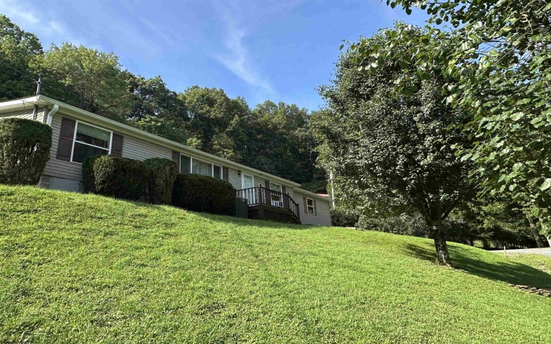 31 Nugget Lane, Fairmont, West Virginia 26554, 3 Bedrooms Bedrooms, 7 Rooms Rooms,2 BathroomsBathrooms,Single Family Detached,For Sale,Nugget,10161013