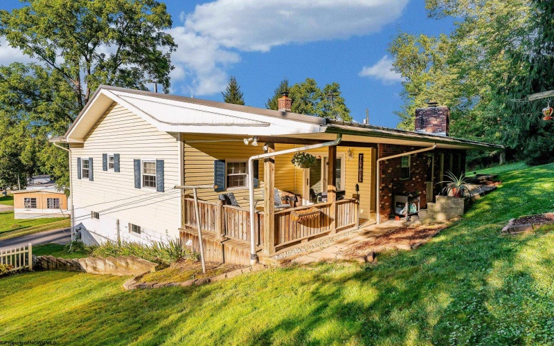 503 Riverview Avenue, Westover, West Virginia 26501, 3 Bedrooms Bedrooms, 7 Rooms Rooms,2 BathroomsBathrooms,Single Family Detached,For Sale,Riverview,10161023