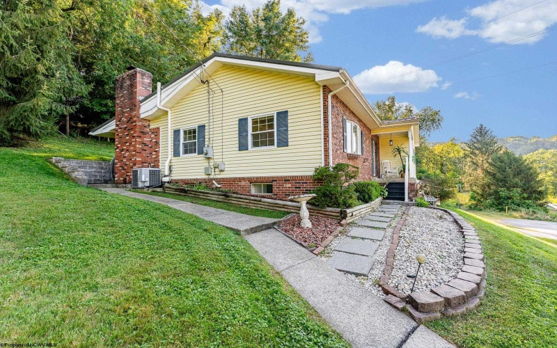503 Riverview Avenue, Westover, West Virginia 26501, 3 Bedrooms Bedrooms, 7 Rooms Rooms,2 BathroomsBathrooms,Single Family Detached,For Sale,Riverview,10161023