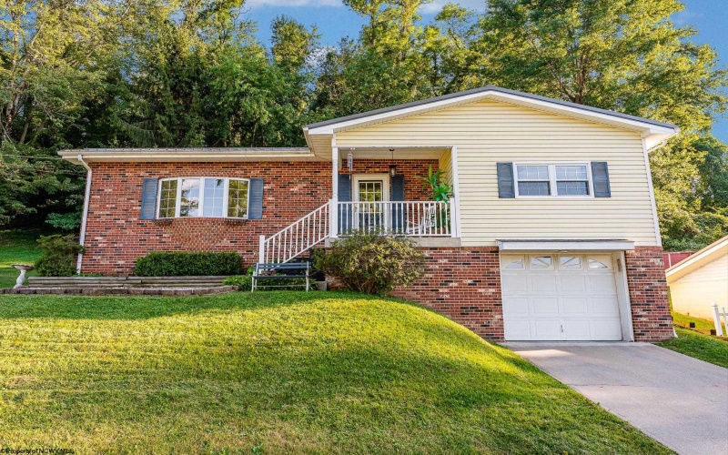 503 Riverview Avenue, Westover, West Virginia 26501, 3 Bedrooms Bedrooms, 7 Rooms Rooms,2 BathroomsBathrooms,Single Family Detached,For Sale,Riverview,10161023
