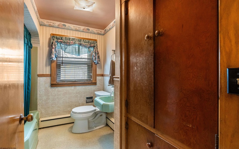 1725 S Davis Avenue, Elkins, West Virginia 26241, 3 Bedrooms Bedrooms, 5 Rooms Rooms,2 BathroomsBathrooms,Single Family Detached,For Sale,S Davis,10161020