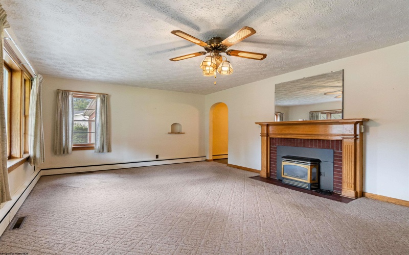 1725 S Davis Avenue, Elkins, West Virginia 26241, 3 Bedrooms Bedrooms, 5 Rooms Rooms,2 BathroomsBathrooms,Single Family Detached,For Sale,S Davis,10161020
