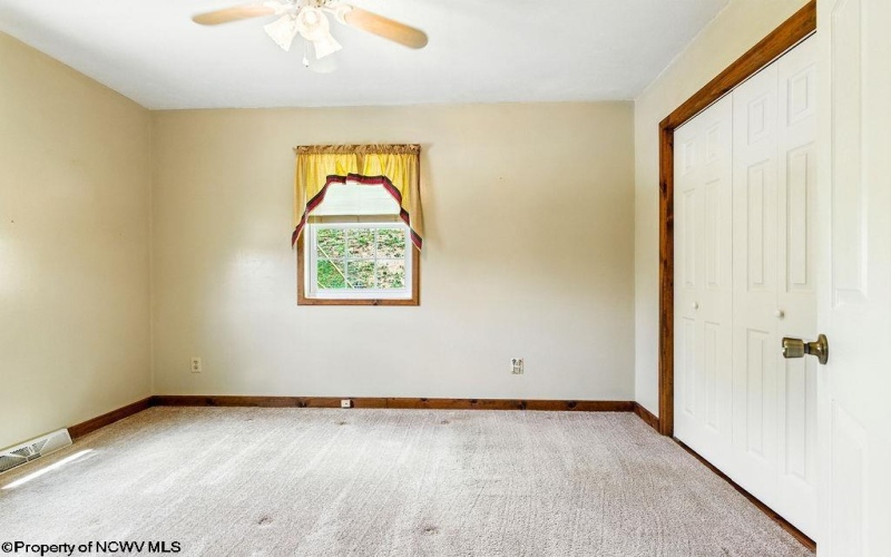 7 New York Avenue, Salem, West Virginia 26426, 3 Bedrooms Bedrooms, 6 Rooms Rooms,1 BathroomBathrooms,Single Family Detached,For Sale,New York,10161022