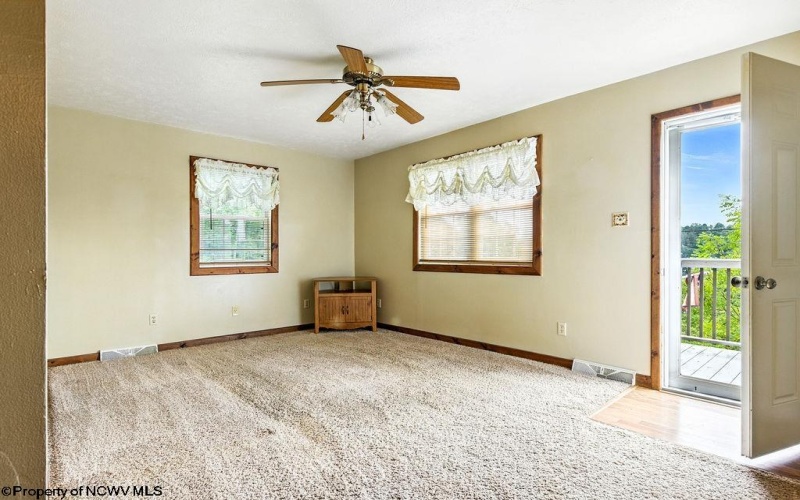 7 New York Avenue, Salem, West Virginia 26426, 3 Bedrooms Bedrooms, 6 Rooms Rooms,1 BathroomBathrooms,Single Family Detached,For Sale,New York,10161022