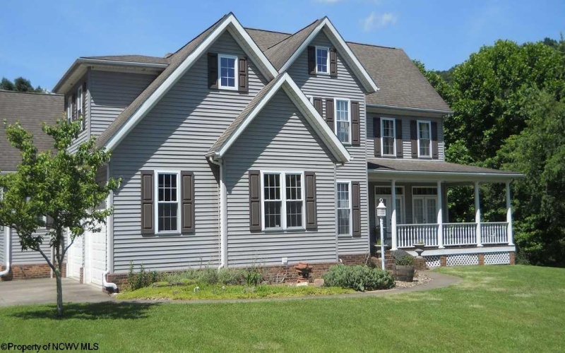 130 Reunion (McGuire Park) Road, Weston, West Virginia 26452, 4 Bedrooms Bedrooms, 10 Rooms Rooms,3 BathroomsBathrooms,Single Family Detached,For Sale,Reunion (McGuire Park),10161021