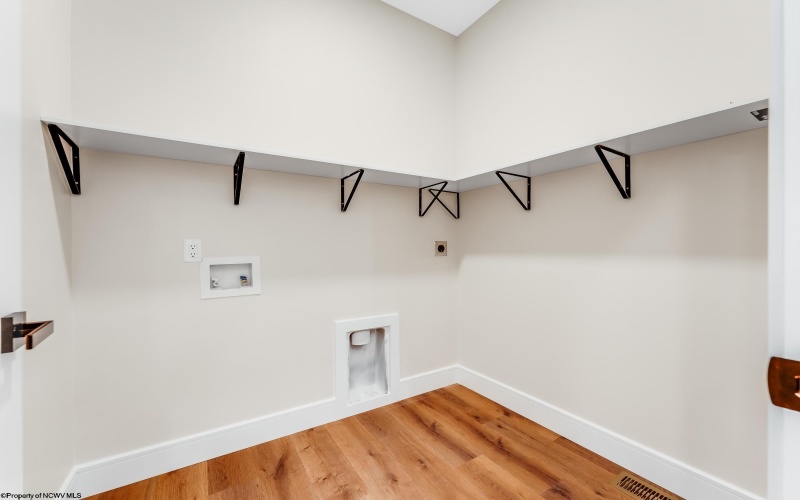 80 Baron Court, Hopwood, Pennsylvania 15445, 3 Bedrooms Bedrooms, 6 Rooms Rooms,2 BathroomsBathrooms,Single Family Detached,For Sale,Baron,10161019