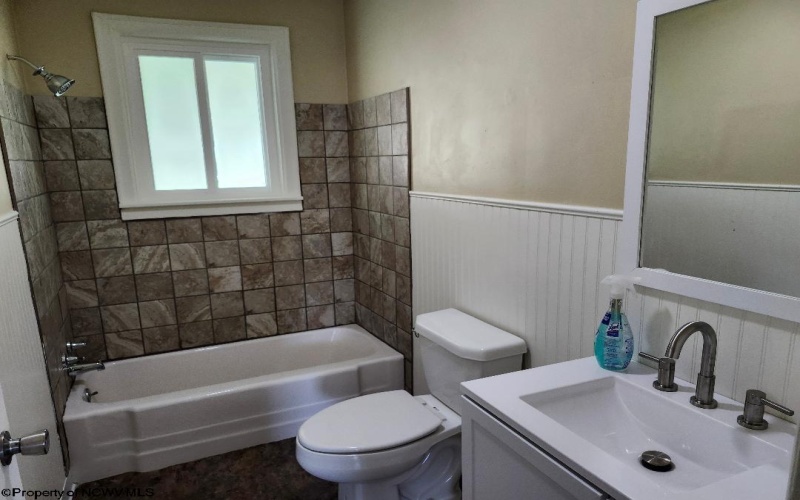 408 Bellview Avenue, Fairmont, West Virginia 26554-1908, 2 Bedrooms Bedrooms, 4 Rooms Rooms,1 BathroomBathrooms,Single Family Detached,For Sale,Bellview,10161034