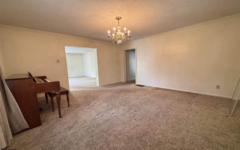 1220 12th Street, Weston, West Virginia 26452, 3 Bedrooms Bedrooms, 8 Rooms Rooms,1 BathroomBathrooms,Single Family Detached,For Sale,12th,10161017