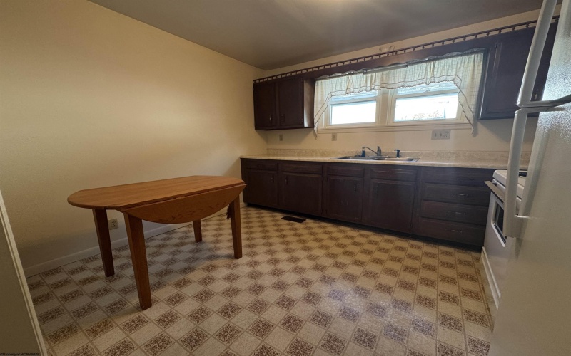 1220 12th Street, Weston, West Virginia 26452, 3 Bedrooms Bedrooms, 8 Rooms Rooms,1 BathroomBathrooms,Single Family Detached,For Sale,12th,10161017