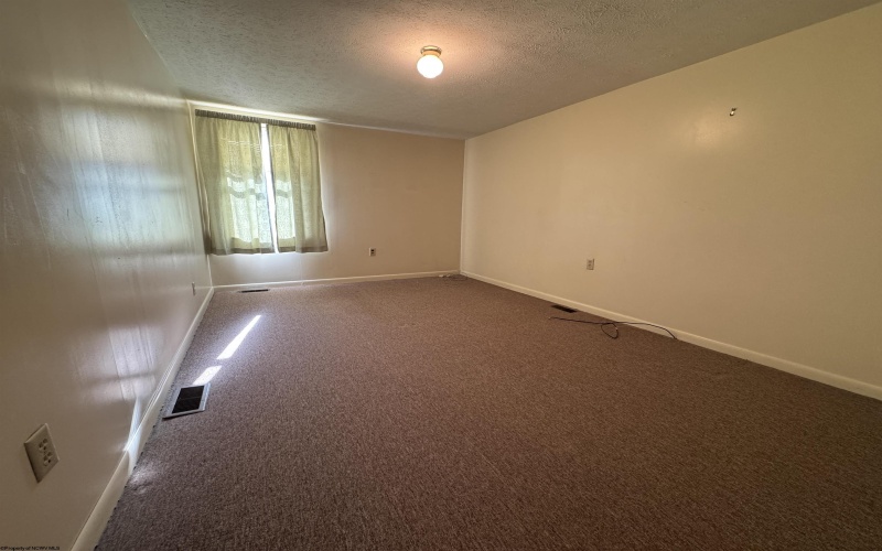 1220 12th Street, Weston, West Virginia 26452, 3 Bedrooms Bedrooms, 8 Rooms Rooms,1 BathroomBathrooms,Single Family Detached,For Sale,12th,10161017