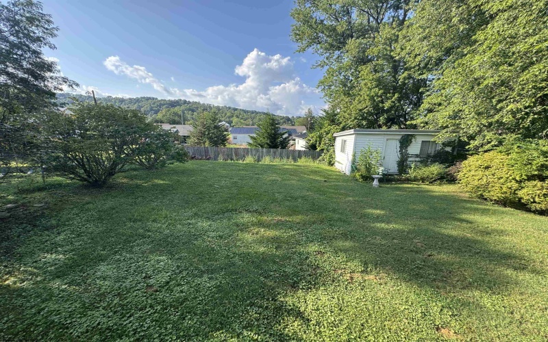 1220 12th Street, Weston, West Virginia 26452, 3 Bedrooms Bedrooms, 8 Rooms Rooms,1 BathroomBathrooms,Single Family Detached,For Sale,12th,10161017