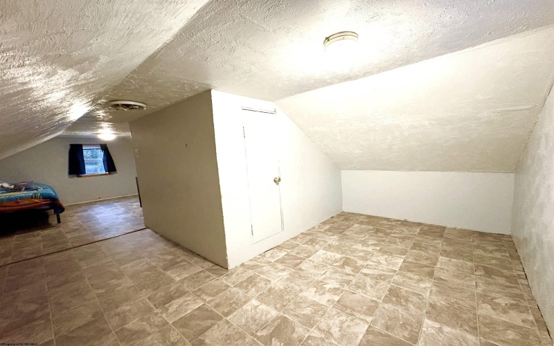 911 Illinois Avenue, Nutter Fort, West Virginia 26301, 4 Bedrooms Bedrooms, 6 Rooms Rooms,2 BathroomsBathrooms,Single Family Detached,For Sale,Illinois,10161018
