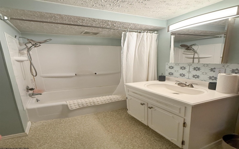 2008 Williams Avenue, Clarksburg, West Virginia 26301, 3 Bedrooms Bedrooms, 6 Rooms Rooms,2 BathroomsBathrooms,Single Family Detached,For Sale,Williams,10161024