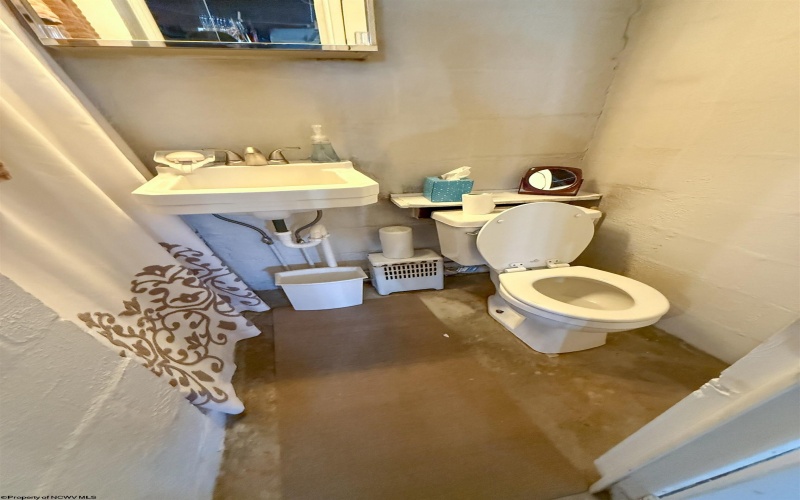 2008 Williams Avenue, Clarksburg, West Virginia 26301, 3 Bedrooms Bedrooms, 6 Rooms Rooms,2 BathroomsBathrooms,Single Family Detached,For Sale,Williams,10161024