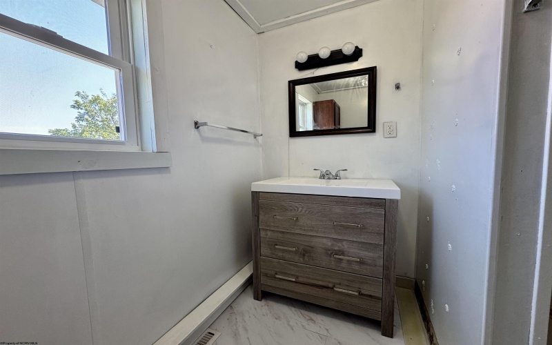 328.5 Milford Street, Clarksburg, West Virginia 26301, 2 Bedrooms Bedrooms, 5 Rooms Rooms,1 BathroomBathrooms,Single Family Detached,For Sale,Milford,10161026